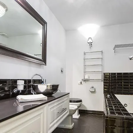 Rental In Rome Pinciana Deluxe Apartment *