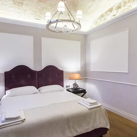 Rental In Rome Pinciana Deluxe Apartment *