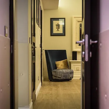 Rental In Rome Pinciana Deluxe Apartment