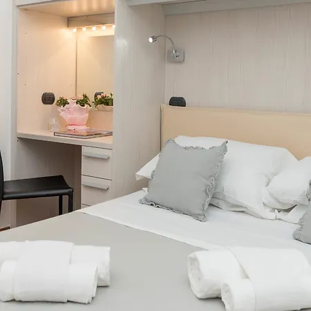 Andenis Luxury House