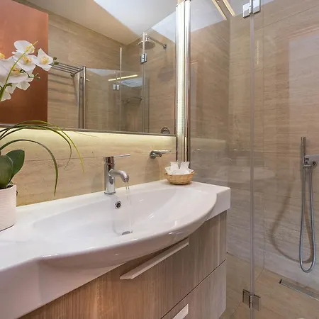 Andenis Luxury House * Rome