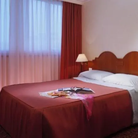 Mondial Hotel 4*