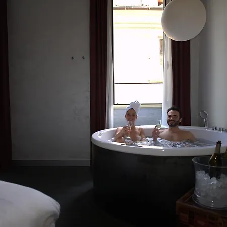 Гостевой дом Irooms Jacuzzi 2*