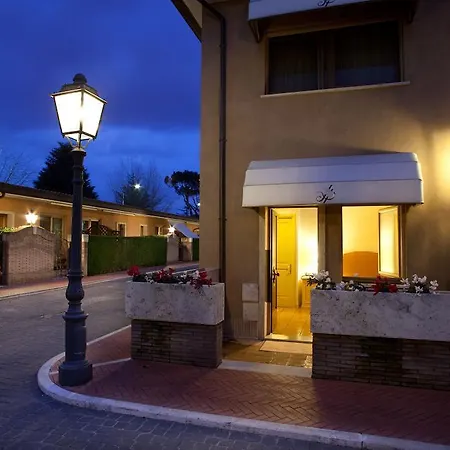 Piccolo Borgo Hotel 3*