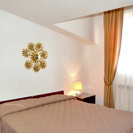 Aparthotel Tassoni 3*