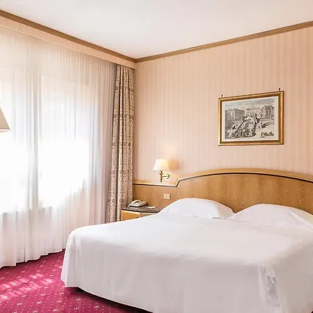 Hotel Beverly Hills 4*