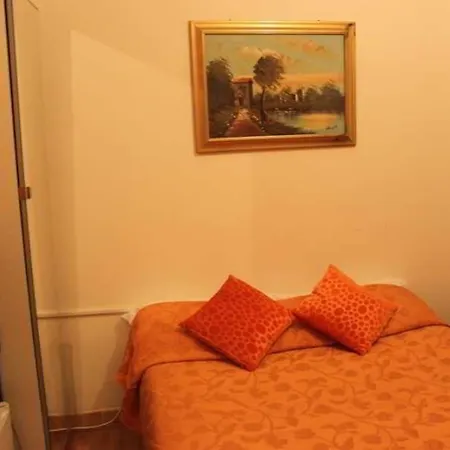 Bed & Breakfast Adone House