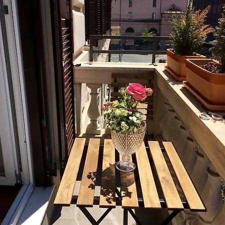 לינה וארוחת בוקר 900 Piazza Del Popolo רומא