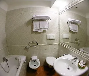 Szálloda Varese 3*