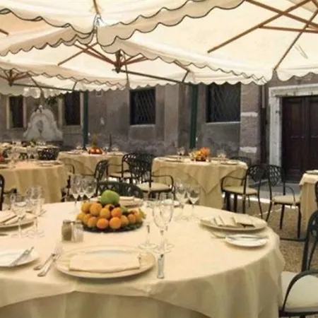 The Church Village Otel