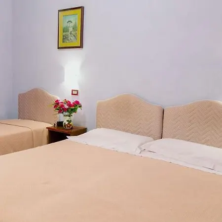 阿尔塔维拉酒店 2*