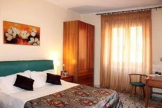 Отель Roma Inn 5*