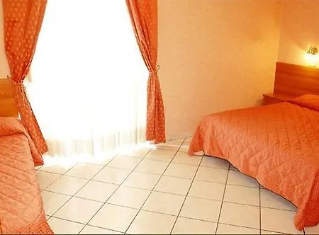 Clarin Hotel 2*
