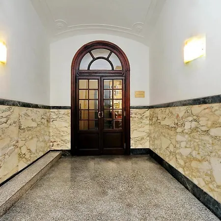 Vatican Chic 3*