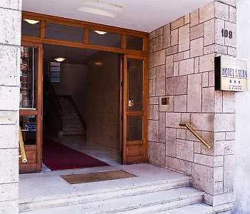 劳拉酒店