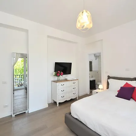 Riverside Trastevere Apartment