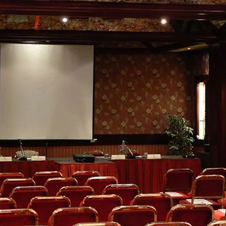 Hotel Moderno 4*