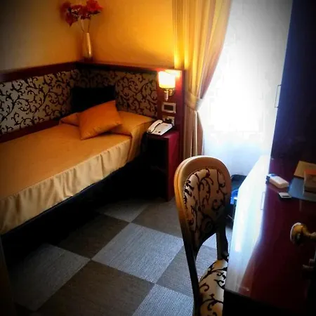 Hotel Romano 2* Řím