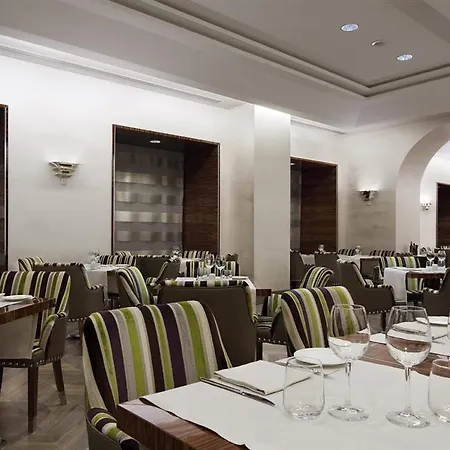 Una Deco Hotel 4*