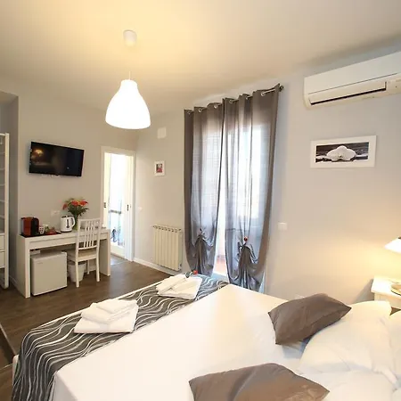 Guest house A 2 Passi Dai Musei Luxury 2*
