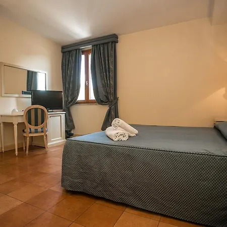 Quadrifoglio Eur Hotel