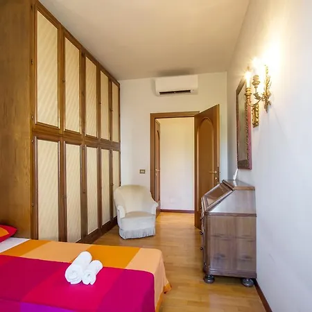 Apartment Monginevra Old Fashioned House