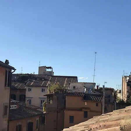 Vicolo De Renzi Trastevere * Rome