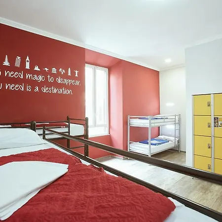 Hostel Alessandro Palace & Bar *