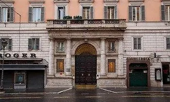 Everest Hotel 2*