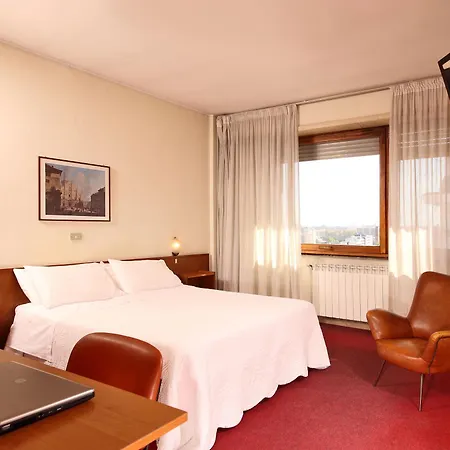 Radio Hotel 2*