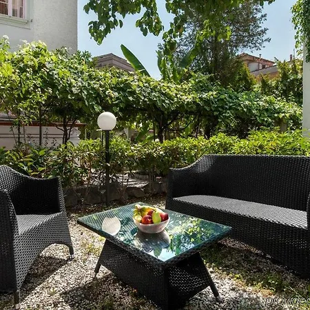 Residenza Maxima 3* Rome