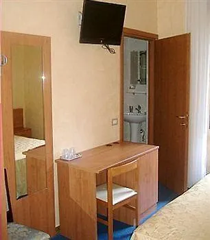 Roi Hotel *