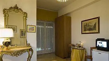 Babri Simim Taj Rome