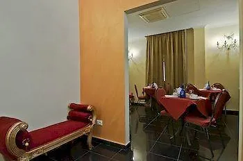 雷吉纳吉雅万纳酒店 酒店