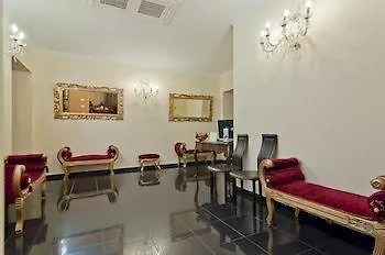 雷吉纳吉雅万纳酒店