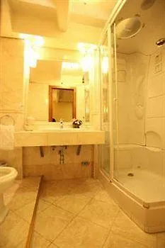 Luxury H 2000 Panzió 3*