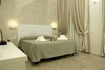 לינה וארוחת בוקר Gardenia 2*