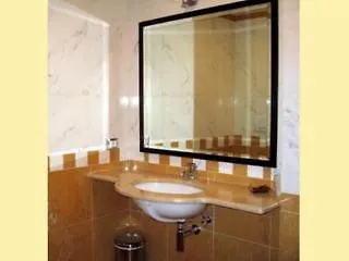 Laura Hotel 3*