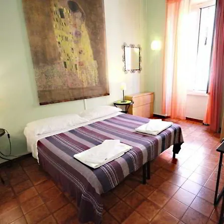 Sixbeds Guest house 2*