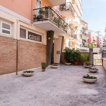 96 Degli Ubaldi Apartament
