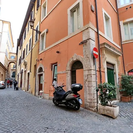 Trevi Vicolo Scanderbeg Apartamento *