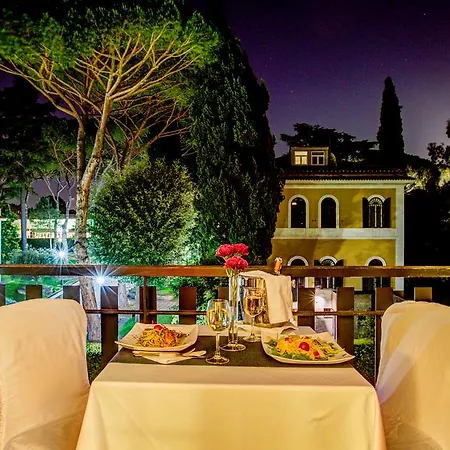 Appia Park מלון 4*