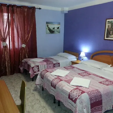 Roxena House *