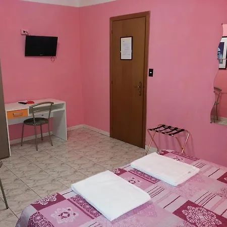 Hotel Roxena House *
