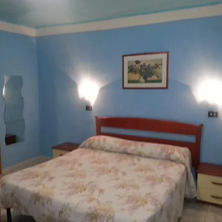 Roxena House Hotel *