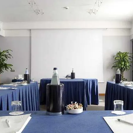 - Eur Parco Dei Medici By Ihg 4* Rome
