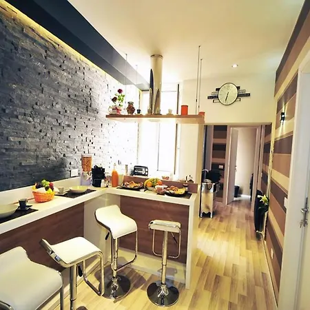 Bed & Breakfast Living 2*