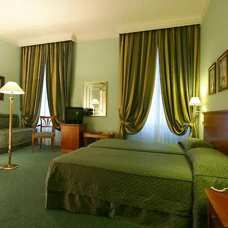 מלון Ateneo Garden Palace 4*