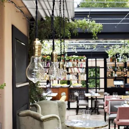 The Corner 4*