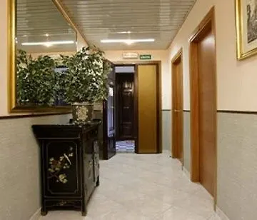 Lazzari 2* רומא